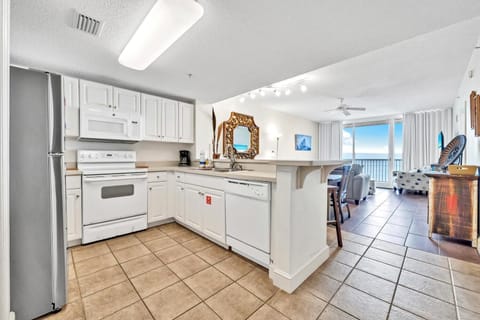 Condo, Multiple Beds (Majestic Beach Towers 1-1304) | Private kitchen | Oven, toaster