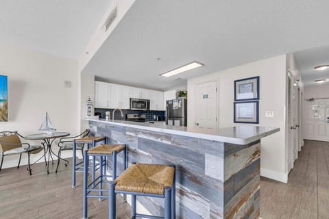 Condo, 1 King Bed with Sofa bed (Majestic Beach Towers 1-1014) | Private kitchen | Oven, toaster