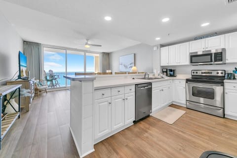 Condo, 1 King Bed with Sofa bed (Majestic Beach Towers 1-2205) | Private kitchen | Oven, toaster