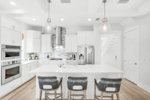 House, Multiple Beds (Time Out) | Private kitchen | Oven, toaster