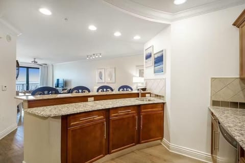 Condo, Multiple Beds (Emerald Grande W729) | Private kitchen | Oven, toaster