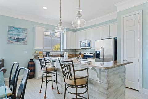 Condo, Multiple Beds (Peninsula Golf Club - The Links 204A) | Private kitchen | Oven, toaster, paper towels