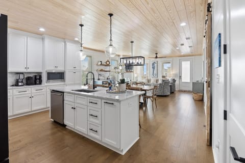 House, Multiple Beds (The Perch) | Private kitchen | Oven, toaster, paper towels