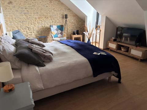 Luxury room, 1 king-size bed and 1 futon Utah Beach | Hypo-allergenic bedding, pillowtop beds, individually decorated