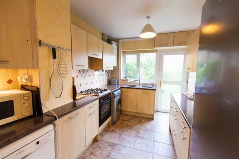 Classic Cottage, 3 Bedrooms | Private kitchen | Full-size fridge, microwave, oven, stovetop