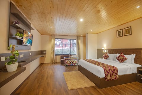 Luxury Room | Desk, WiFi (free)