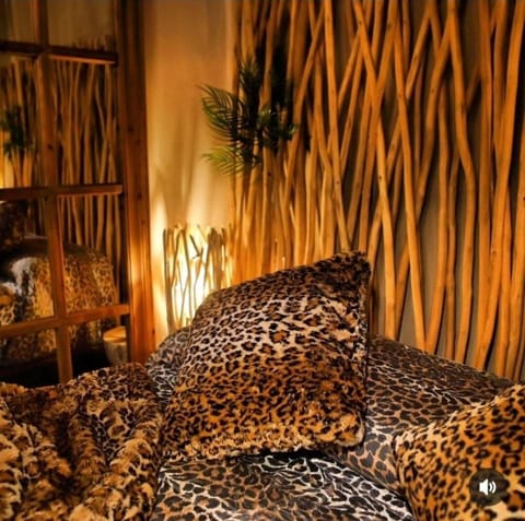 Royal Room | Frette Italian sheets, premium bedding, memory foam beds, minibar