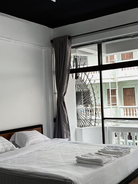 Standard Double Room, 1 Queen Bed, Beach View | Free WiFi, bed sheets