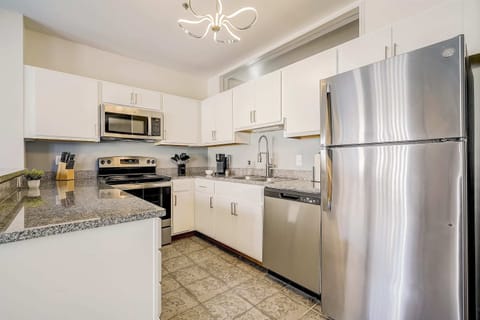 Apartment | Private kitchen | Fridge, microwave, oven, dishwasher