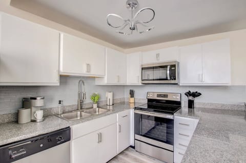 Apartment | Private kitchen | Fridge, microwave, oven, dishwasher