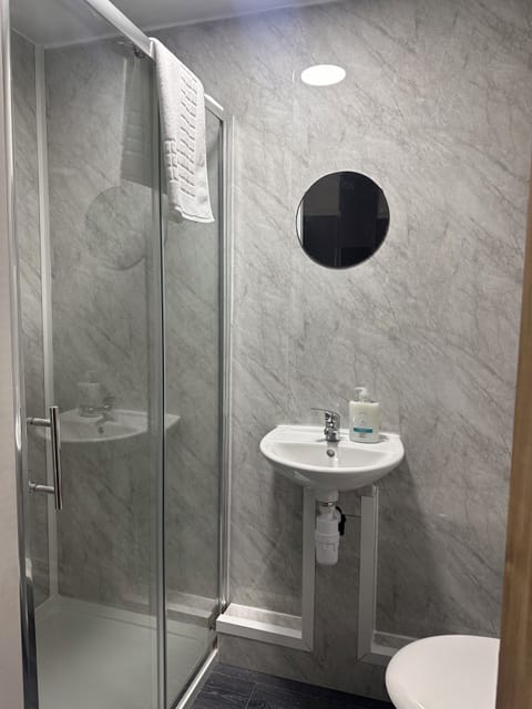 Double Room, Ensuite | Bathroom | Towels