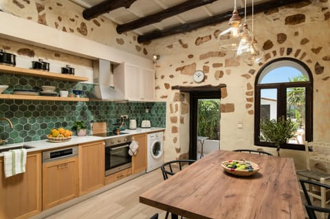 Espresso maker, coffee/tea maker, electric kettle