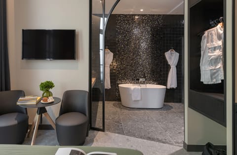 Suite Superieure Platine, 54 rue Sala 69002 Lyon | Bathroom | Hair dryer, slippers, towels, soap