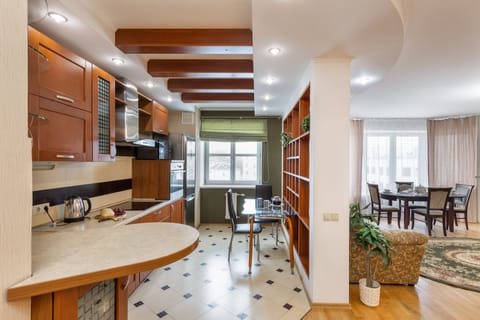 Family Apartment | Private kitchen | Full-size fridge, microwave, oven, stovetop