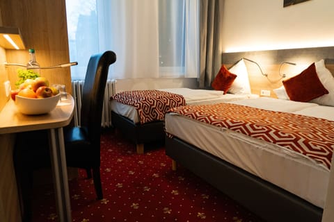 Comfort Triple Room | Hypo-allergenic bedding, desk, travel crib, free WiFi