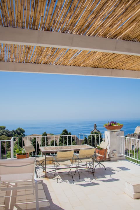 Exclusive Apartment | Terrace/patio