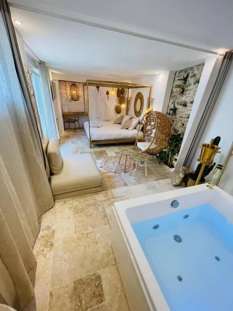 Suite prestige XL, baignoire à jets | Individually decorated, free WiFi, bed sheets
