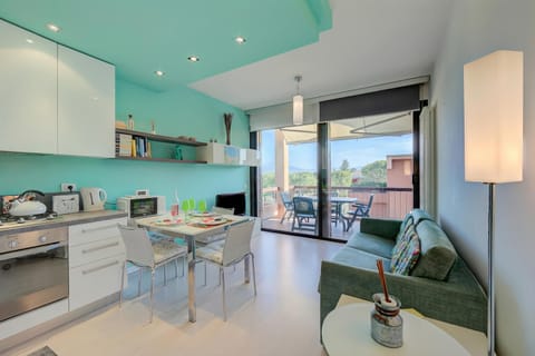 Family Apartment, Multiple Bedrooms (Green Tiffany Apartment) | Interior