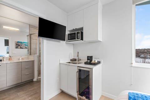 Standard Room | 1 bedroom, iron/ironing board, free WiFi