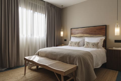 Superior Suite | Hypo-allergenic bedding, down comforters, pillowtop beds, in-room safe