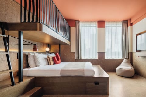 Sustainable Family Triple | Premium bedding, soundproofing, iron/ironing board, free WiFi