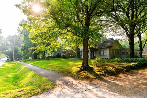 House | 3 bedrooms, desk, iron/ironing board, Internet