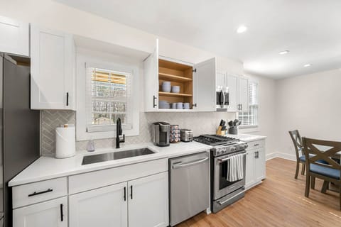House | Private kitchen | Fridge, stovetop