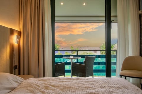 In-room safe, desk, blackout drapes, soundproofing