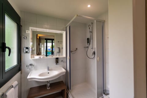 Free toiletries, hair dryer