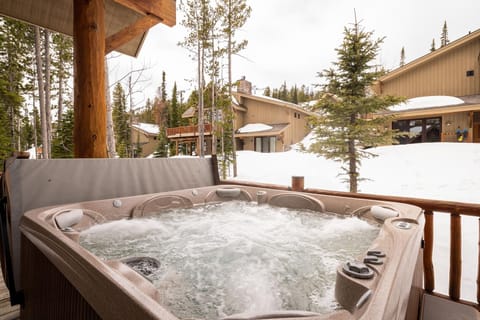 House, 4 Bedrooms | Property grounds