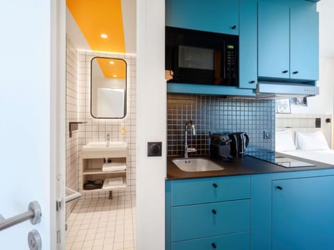 Studio, 1 Double Bed | In-room safe, individually furnished, desk, laptop workspace