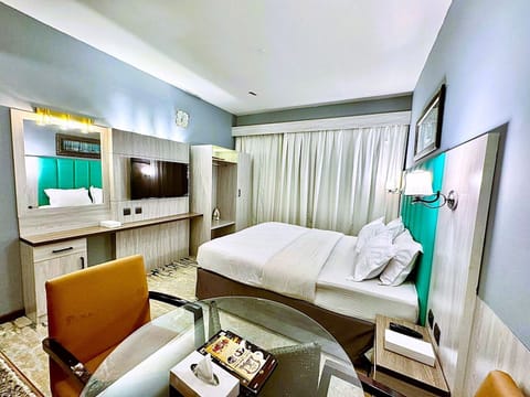 Double or Twin Studio Apartment | Premium bedding, desk, laptop workspace, soundproofing
