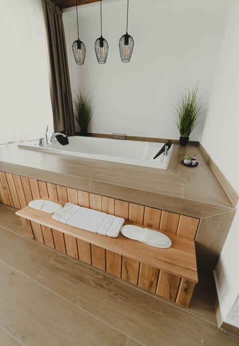 Deluxe Suite | Living area | 40-inch Smart TV with cable channels, Netflix, heated floors