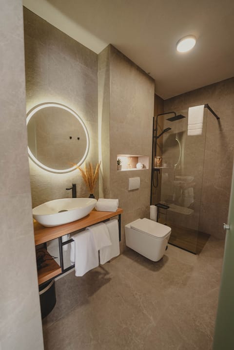 Separate tub and shower, jetted tub, rainfall showerhead, hair dryer