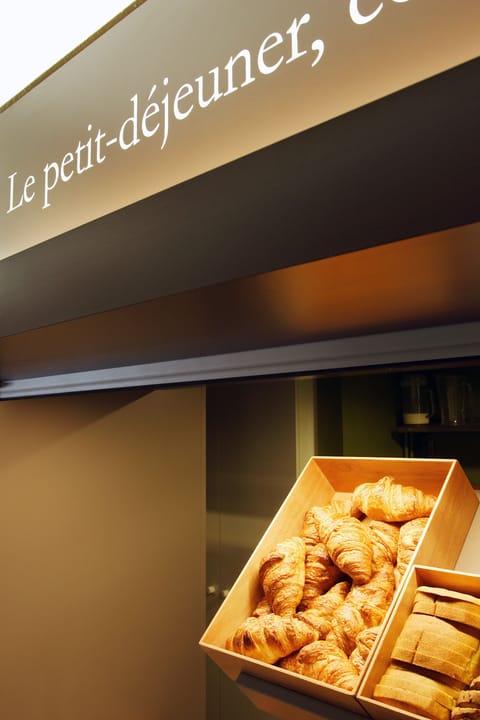 Daily buffet breakfast (EUR 9.50 per person)