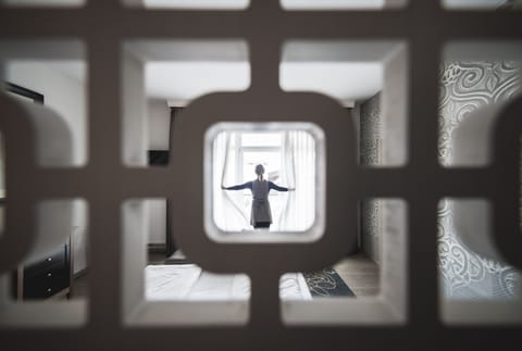 Deluxe Suite | Minibar, in-room safe, desk, soundproofing