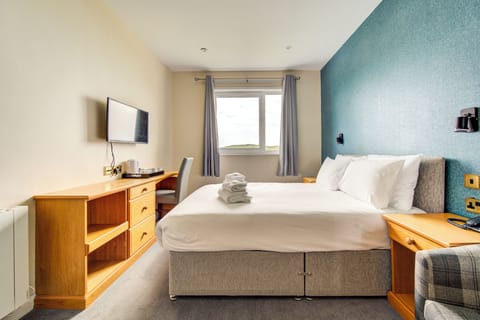 Deluxe Double Room, 1 Double Bed, Sea View | Desk, laptop workspace, iron/ironing board, free WiFi