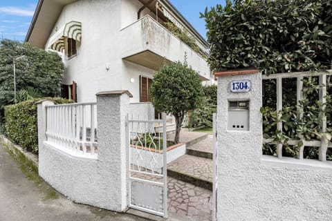 Family House, Multiple Bedrooms, 2 Bathrooms (Casa al Ponte dei Marmi  - few KM to) | Exterior