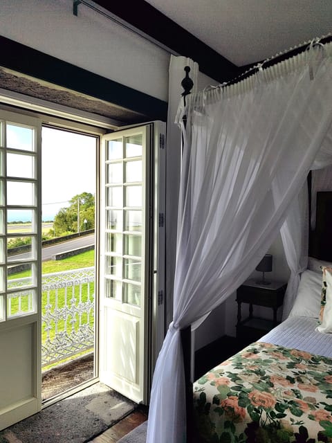 Classic Suite, Sea View | Individually decorated, individually furnished, blackout drapes