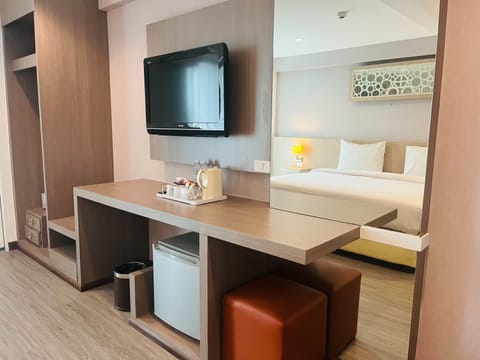 Comfort Double Room, City View | Desk, laptop workspace, free WiFi, bed sheets