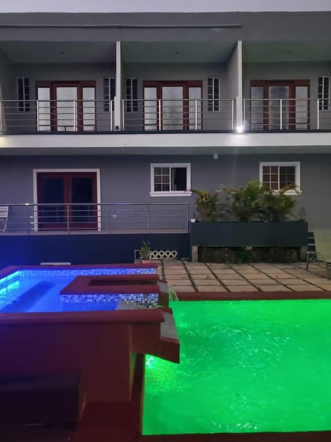 Exercise/lap pool