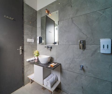 1 bedroom, desk, free WiFi