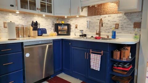 Shared fridge, microwave, oven, stovetop