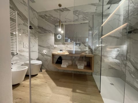 Luxury Room, 1 King Bed, Private Pool | Bathroom | Shower, hair dryer, slippers, towels