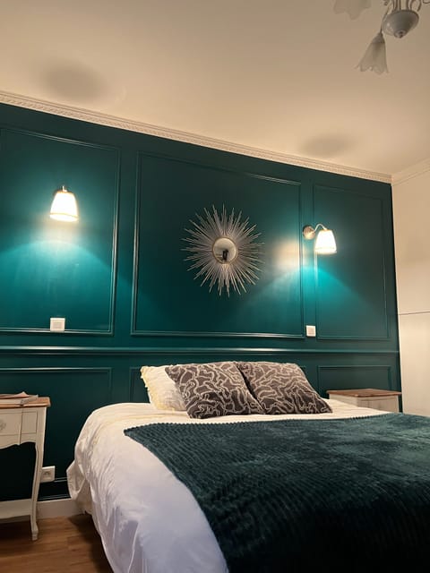 Family Room | Desk, free WiFi