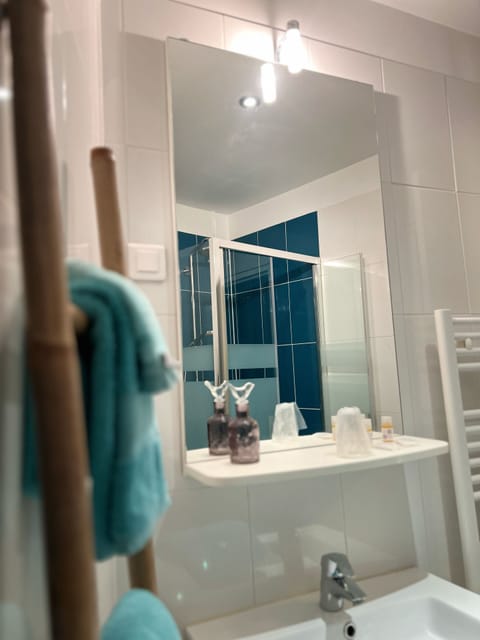 Standard Room | Bathroom | Free toiletries, hair dryer, towels