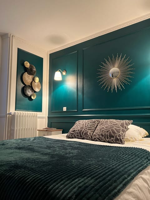 Family Room | Desk, free WiFi