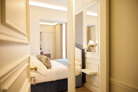 Luxury Studio Suite | Premium bedding, memory foam beds, in-room safe, desk