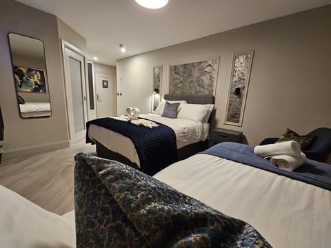 Triple Room | Iron/ironing board, free WiFi, bed sheets