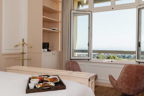 Daily buffet breakfast (EUR 35 per person)